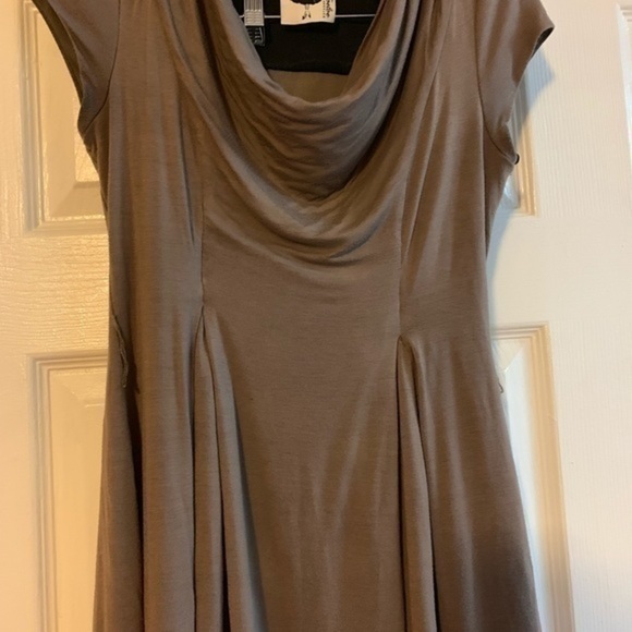 Twelve by Twelve Tan Short Sleeved A-Line Top Size Small - Picture 3 of 6